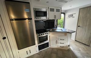 Glamping Haven: 2 Bdrms, Cozy Fire & Paws Welcome!