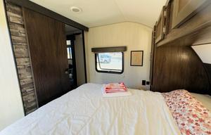 New RV. Sleeps 9! Unlimited Miles! Generator.