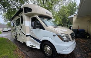 2018 Thor Motor Coach Siesta Sprinter 24SJ RV rental photo 4