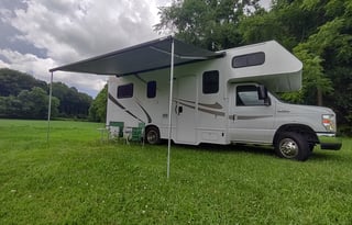 S.U.M.P.Vee v8  24' Class C small but spacious