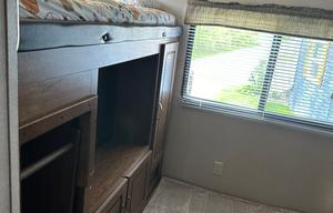 Family/Pet Friendly 2017 Forest River Salem 32BH