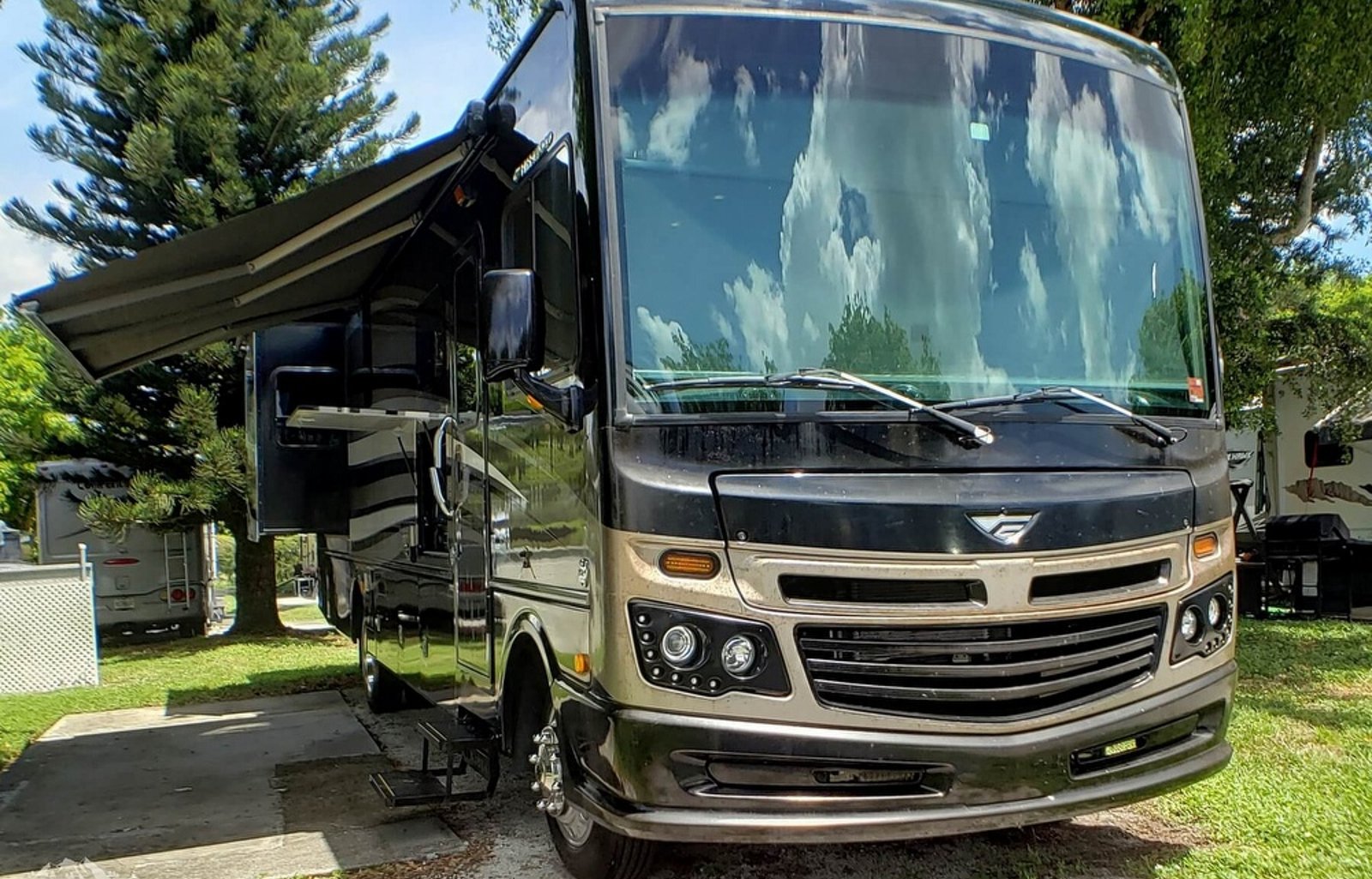 2017 Fleetwood RV Bounder 35K