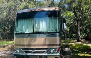 2005 Safari Trek RV rental photo 4