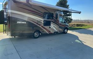 2018 Thor Motor Coach Chateau Sprinter 24FS RV rental photo 4