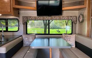 2019 Winnebago Minnie Winnie 31G *Pet Friendly!*
