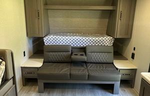 The Getaway Queen -Bunkhouse- Sleeps 6-8