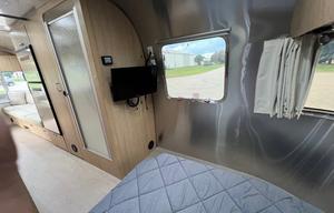 "Sky Glider" Airstream Flying Cloud 25FB