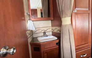 EDWARD - 2014 Winnebago Chalet WF-224VR