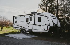 FULLY LOADED Spacious Bunkhouse