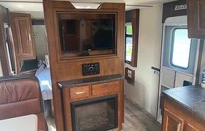 2018 Lance 27' Adventure Trailer Sleeps 4