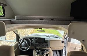 2025 Thor Motor Coach Four Winds 25V RV rental photo 17