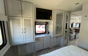 2022 Fleetwood RV Bounder 33C (Brand New)