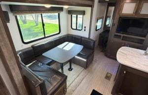 Bunkhouse/Outdoor Kitchen-Sleeps 8-Delivery Avail