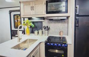 Clean & Spacious Bunkhouse Camper w/ Delivery