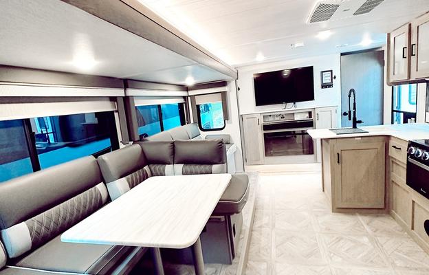 BRAND NEW!! 2024 Wildwood 28VBXL fit for a KING!!