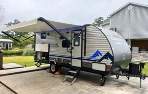 2022 Catalina Summit Series 7 184BHS DELIVERY ONLY