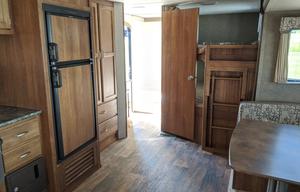 28' SUMMERLAND SLEEPS 10 COMES FULLY STOCKED