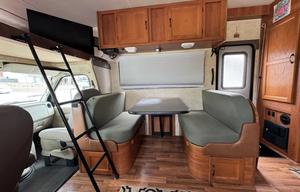 2010 Coachmen Freelander | Clean & Roomy Family RV