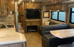 2020 Thor Motor Coach Miramar - 37.1 foot