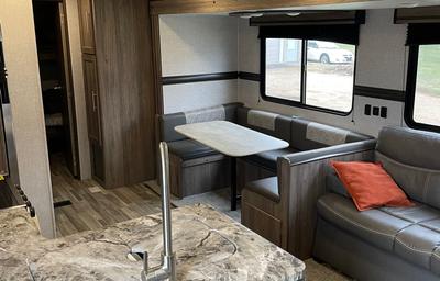 2022 Zinger ZR298BH RV rental photo 3