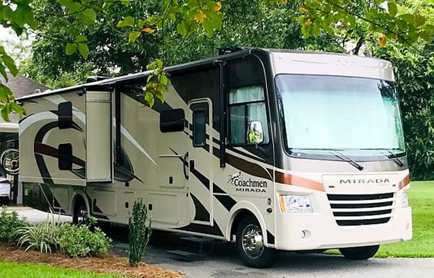 Glory Bound Adventure Coach *2 BATHROOMS*