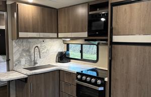 2021 Grand Design Imagine 2800BH RV rental photo 4