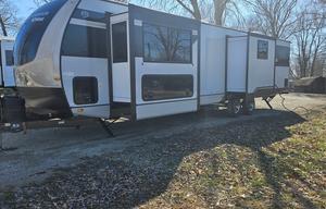 Two fireplaces and a Secret Bunkroom!