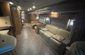 Beautiful Bay Star - Huge Floor Plan!