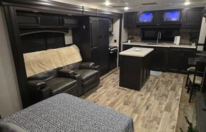 2020 Venture 333VFK Front Kitchen w/ Ent. Package