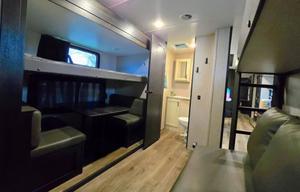 The Easy Living Retreat | Spacious RV + 1.5 Bath