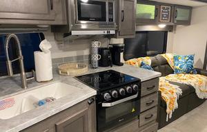 2021 30 ft Coachmen Apex Lite Trailer