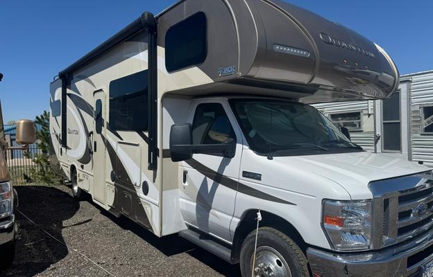 'Quinn' 2018 Thor Motor Coach Quantum WS31