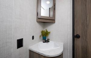 2023 Gulf Stream RV Ameri-Lite 192DS RV rental photo 4