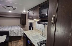 BUNKS☆Queen☆22ft☆Exit 407