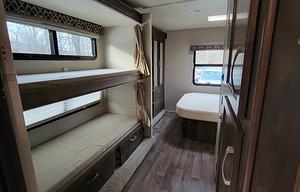 "Apollo" The Family Friendly Redhawk (sleeps 8)
