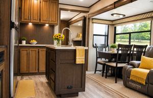 2 Bedroom/2 Bath w tub Luxury Fifth WheelGWTX 2797