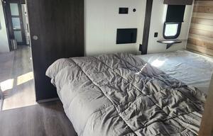 2020 Forest River 5th wheel with washer and dryer