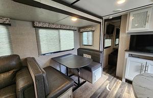 "Shelly": 28ft Bunkhouse, Pets + Film OK, Delivery
