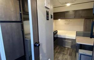 2022 Sunset Park RV Sun-Lite Classic 16BH RV rental photo 5