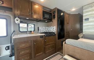 Adventure-Ready 2019 Winnebago Outlook 25J –