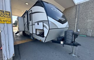 2021 Cougar 31 foot Half Ton friendly rear bunks