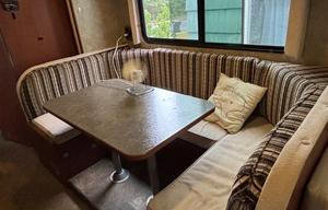 Windwaker - Eugene’s Roomy and Cozy Motorcoach