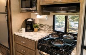 Surveyor 247BH Dog Friendly + Bunkhouse + Island