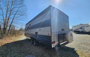 Rolling Retreats 2022 Cherokee Grey Wolf
