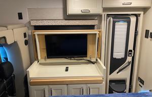 The Wayfarer Luxe – Tiffin Mercedes Diesel Class C