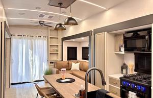 2025 Forest River RV Salem Hemisphere 38VERANDA RV rental photo 4