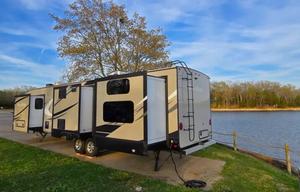 The Easy Living Retreat | Spacious RV + 1.5 Bath