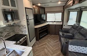 2021 Dutchmen 2503REF – Modern and Comfortable