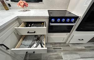 Trailside Escape JANY 2308