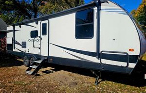 21 Outback Ultra Lite-Half ton / Pet Friendly